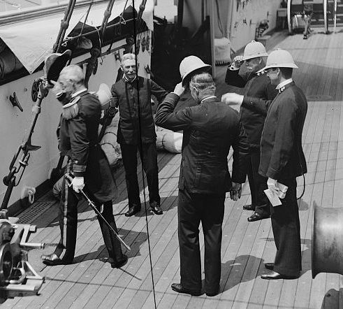 usn_saluting_zpshzrxb587.jpg