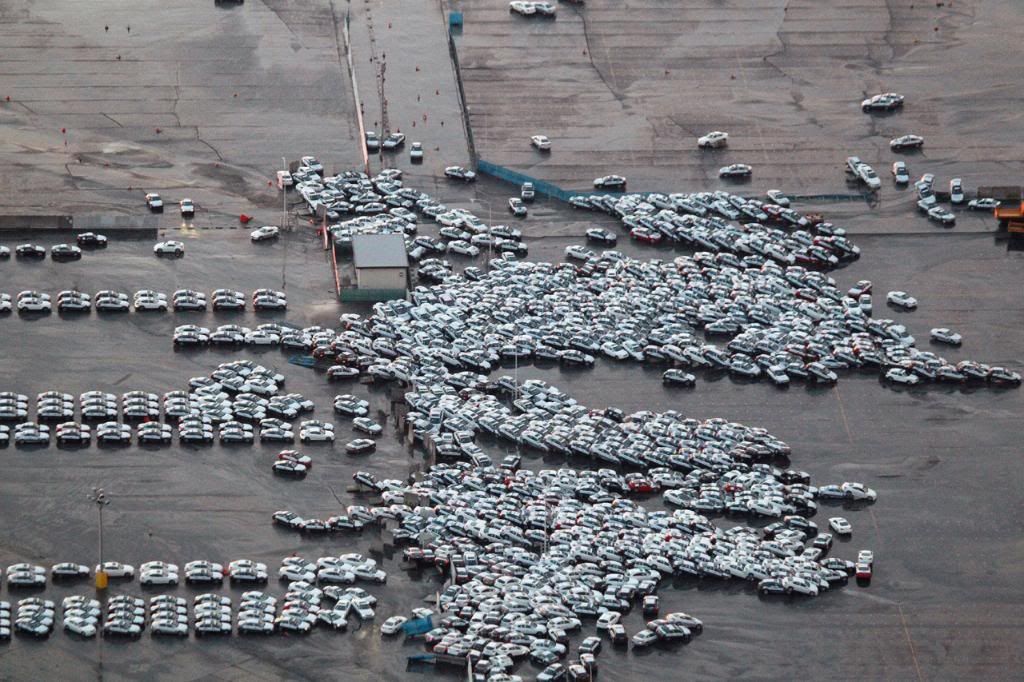 Japanese-tsunami-damaging-car-fleet.jpg