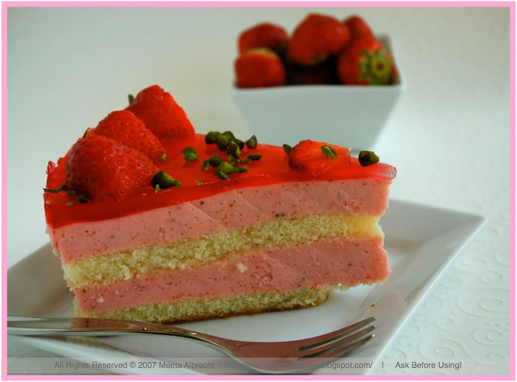 StrawberryMirrorCake02