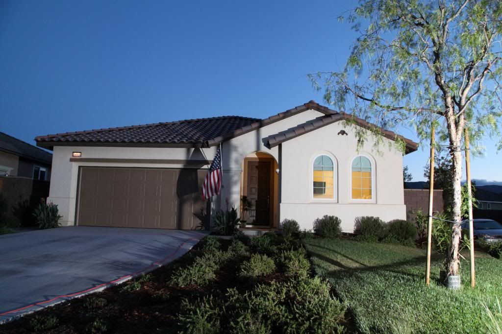 IMAGE: http://i174.photobucket.com/albums/w86/Autopics27/Twilight%20exterior%20shots/summerlynightshot020.jpg