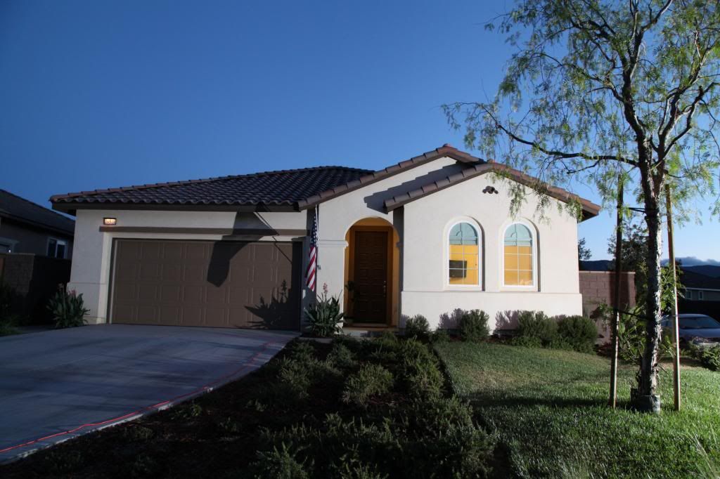 IMAGE: http://i174.photobucket.com/albums/w86/Autopics27/Twilight%20exterior%20shots/summerlynightshot021.jpg