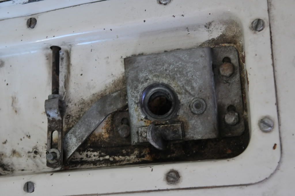 BodyHoodLatch.jpg