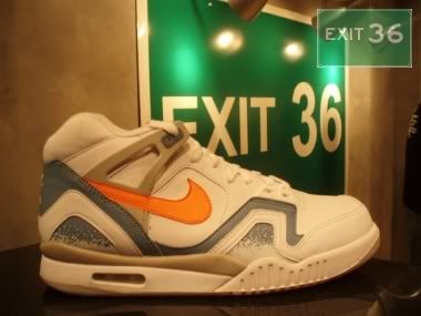 100_P1010005-3.jpg picture by exit36