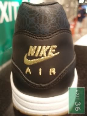 100_P1010010-2.jpg picture by exit36