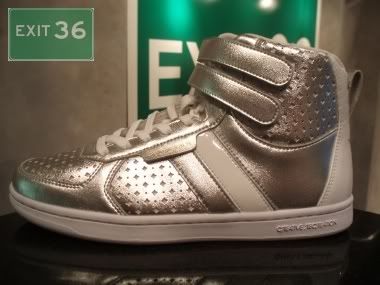 100_P1010057-1.jpg picture by exit36