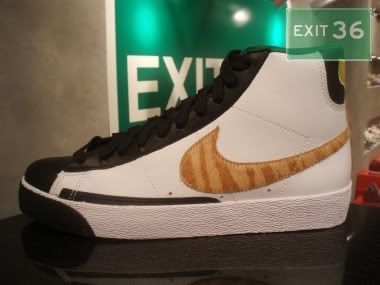 100_P1010078-2.jpg picture by exit36